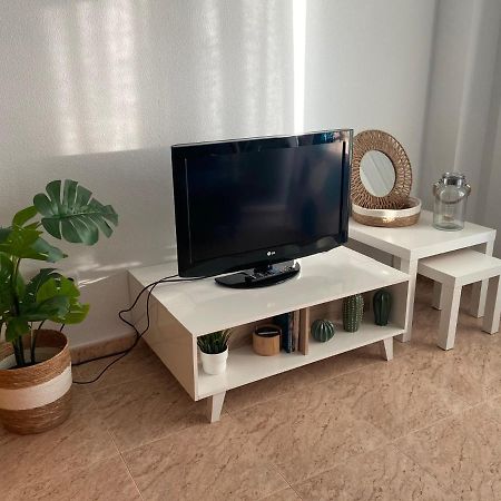 Céntrico apartamento con todo a estrenar en la playa Santa Pola Esterno foto