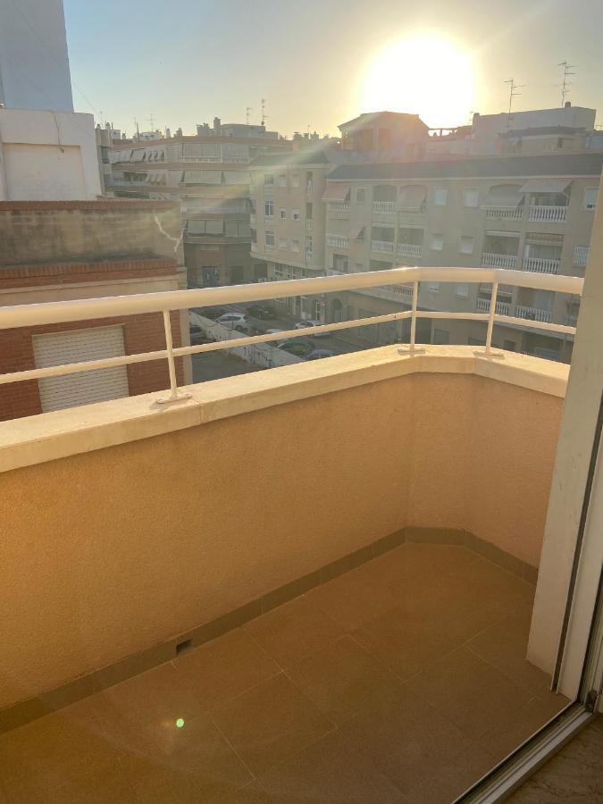 Céntrico apartamento con todo a estrenar en la playa Santa Pola Esterno foto