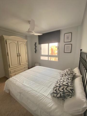 Céntrico apartamento con todo a estrenar en la playa Santa Pola Esterno foto