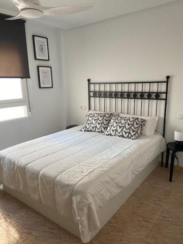 Céntrico apartamento con todo a estrenar en la playa Santa Pola Esterno foto
